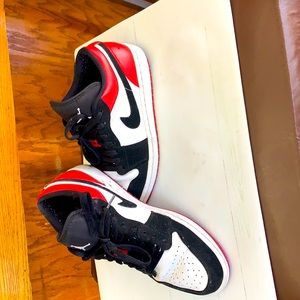 Air Jordan 1 low black toe